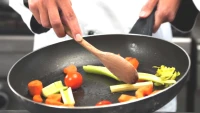 Yemeklerde Tahta Kaşık Kullanmanın 4 Şaşırtıcı Faydası! Neden Tercih Edilmeli?